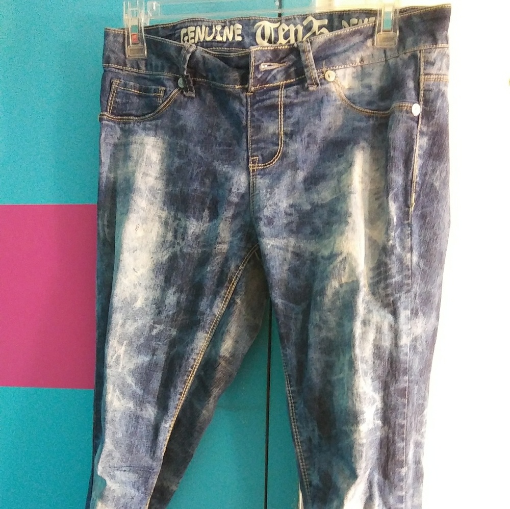 Acid washed skinny jeans